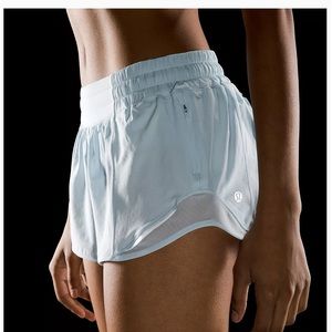 LULULEMON HOTTY HOT SIZE 8 SHORTS POWDER BLUE 2.5 IN. PERFECT CONDITION